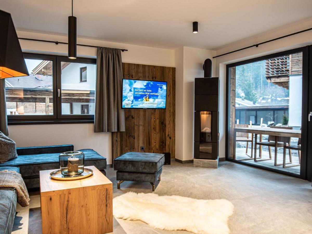 Apartment In Wald Im Pinzgau With A Carport Exterior photo