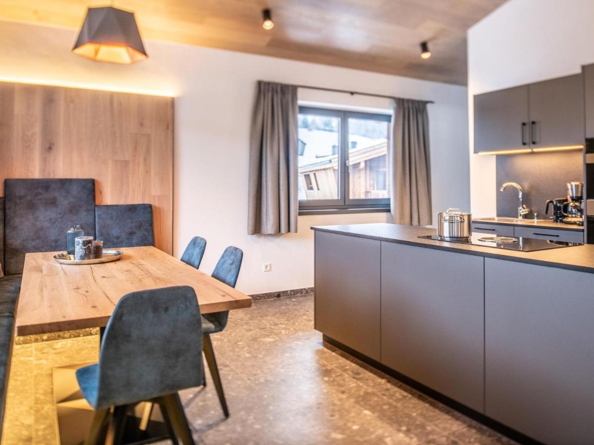 Apartment In Wald Im Pinzgau With A Carport Exterior photo